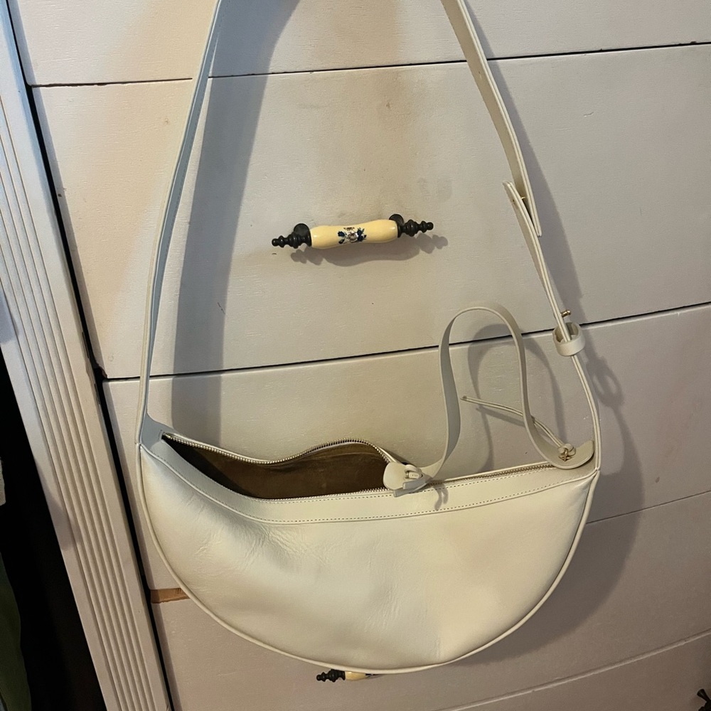 Sleek Cream Leather Shoulder Bag